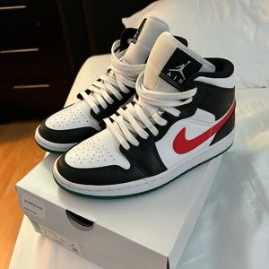 AIR JORDAN 1 MID - only worn twice!